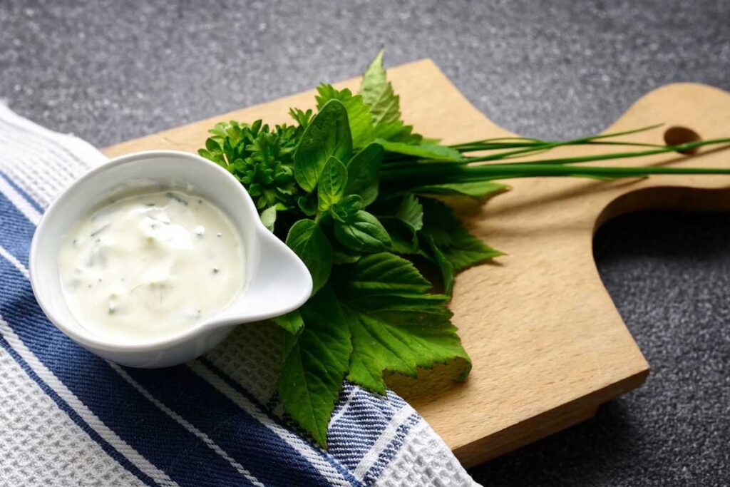 Como-fazer-molho-branco-simples-para-macarrao-cremosidade-com-poucos-ingredientes.jpg