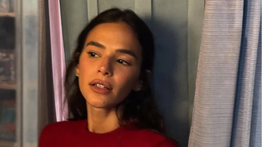 bruna-marquezine-em-publicacao-nas-redes-sociais-1776473585223_v2_900x506.png.webp