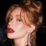 Marina Ruy Barbosa recebe prêmio de Atriz do Ano e celebra reconhecimento na carreira